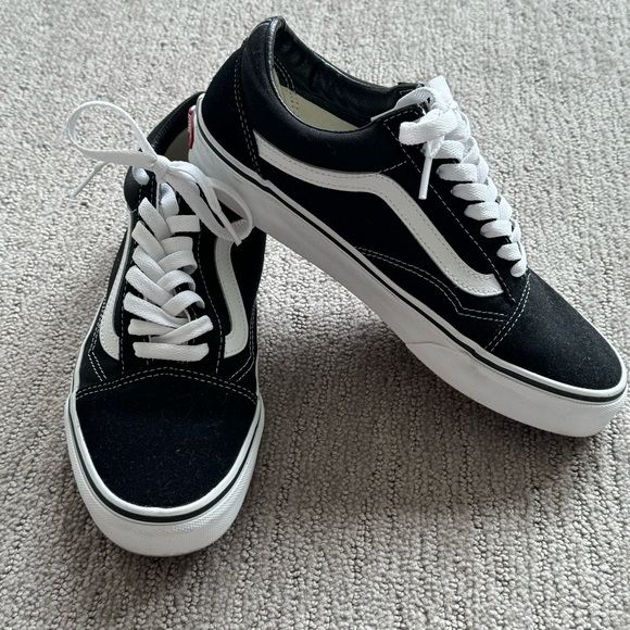Women’s Vans Old Skool Sneakers - Picture 7 of 7